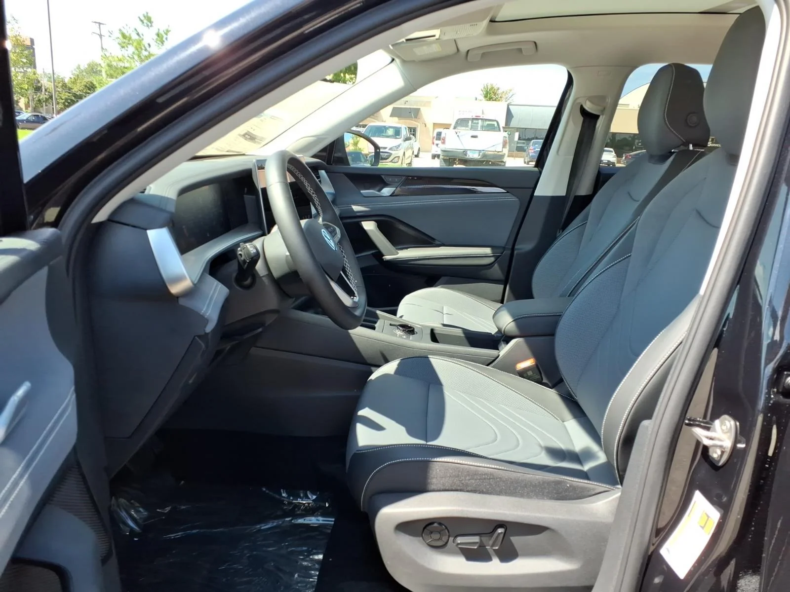 New 2026 Deep Black Pearl Volkswagen 2.0T SE 4MOTION image 18