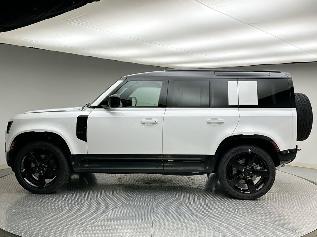 New 2026 Fuji White Land Rover X-Dynamic SE image 2
