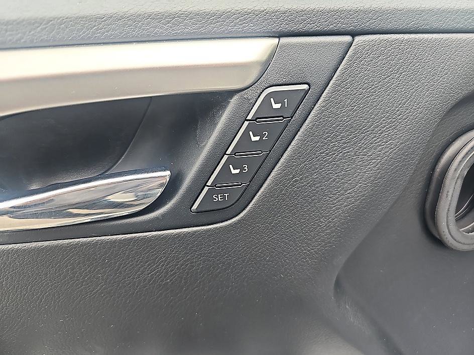 Used 2017 Silver Lining Metallic Lexus RX 350 Premium image 12