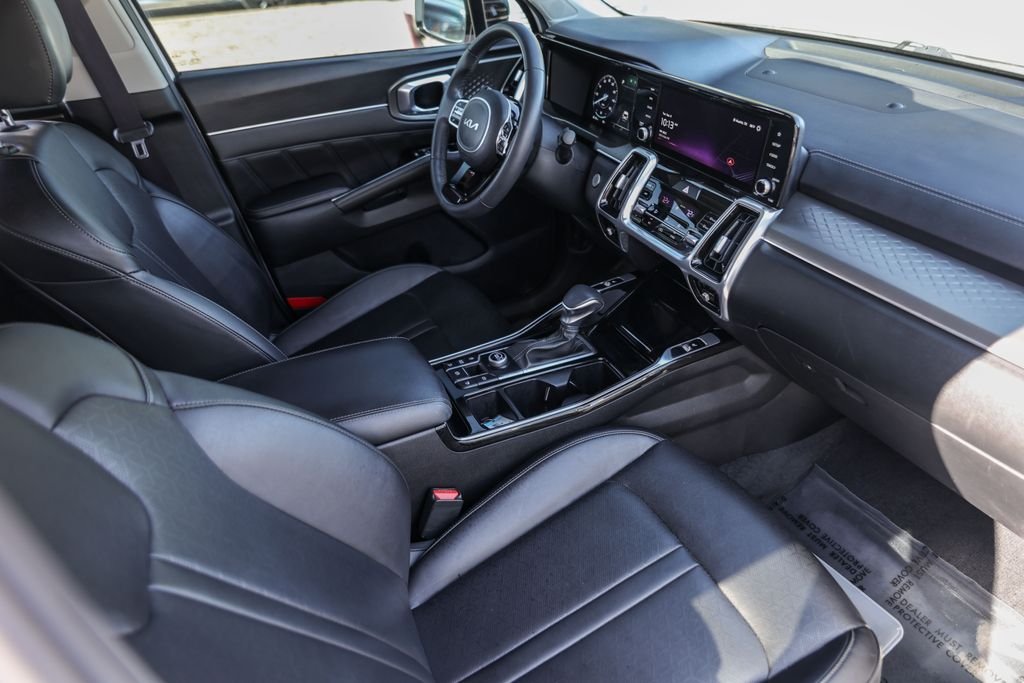 Used 2023 White Kia SX image 33
