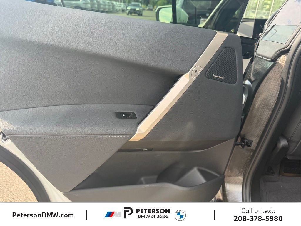 Used 2024 White BMW xDrive50 image 18