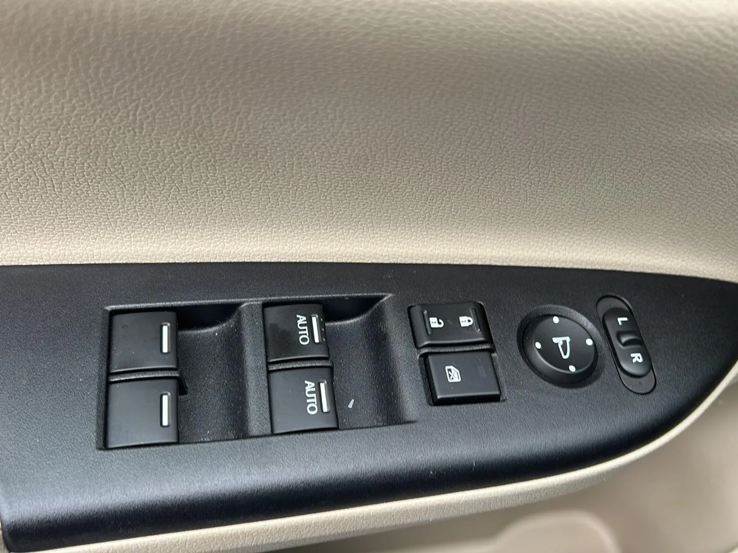 Used 2015  Honda EX-L image 18