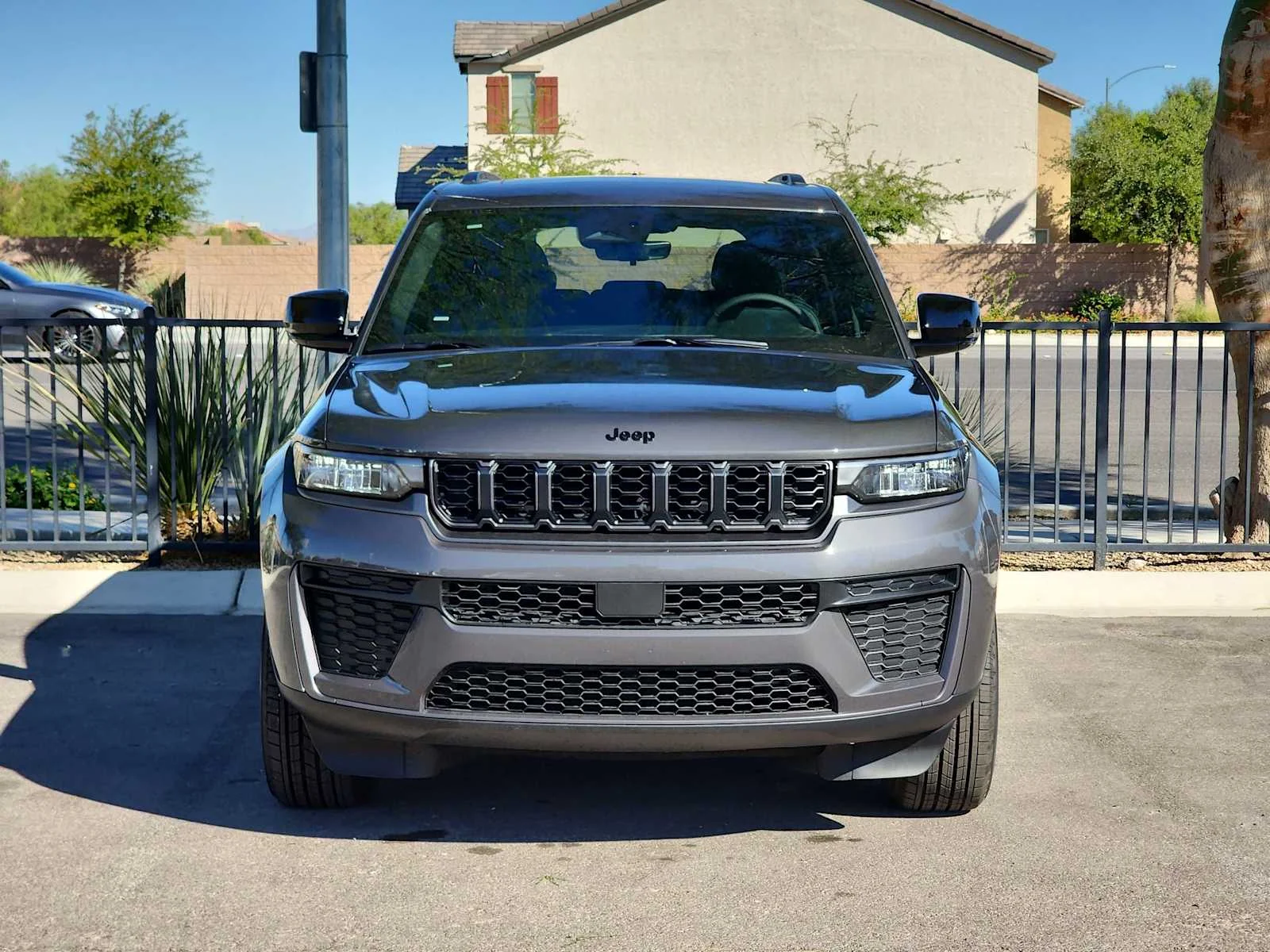 New 2026 Baltic Gray Metallic Clear-Coat Exterior Paint Jeep Laredo Altitude image 3