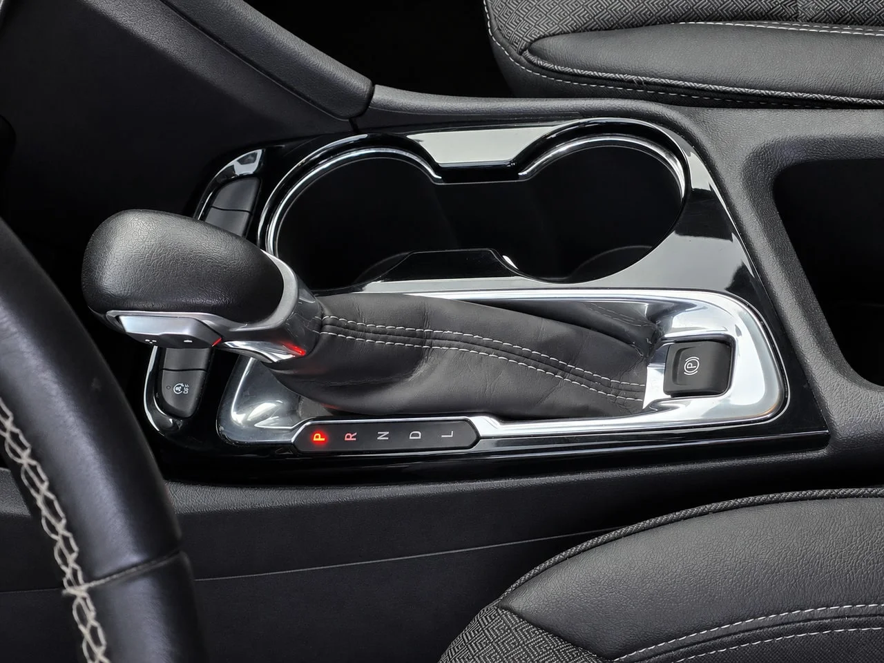 Used 2023 Moonstone Gray Metallic Buick Select image 19