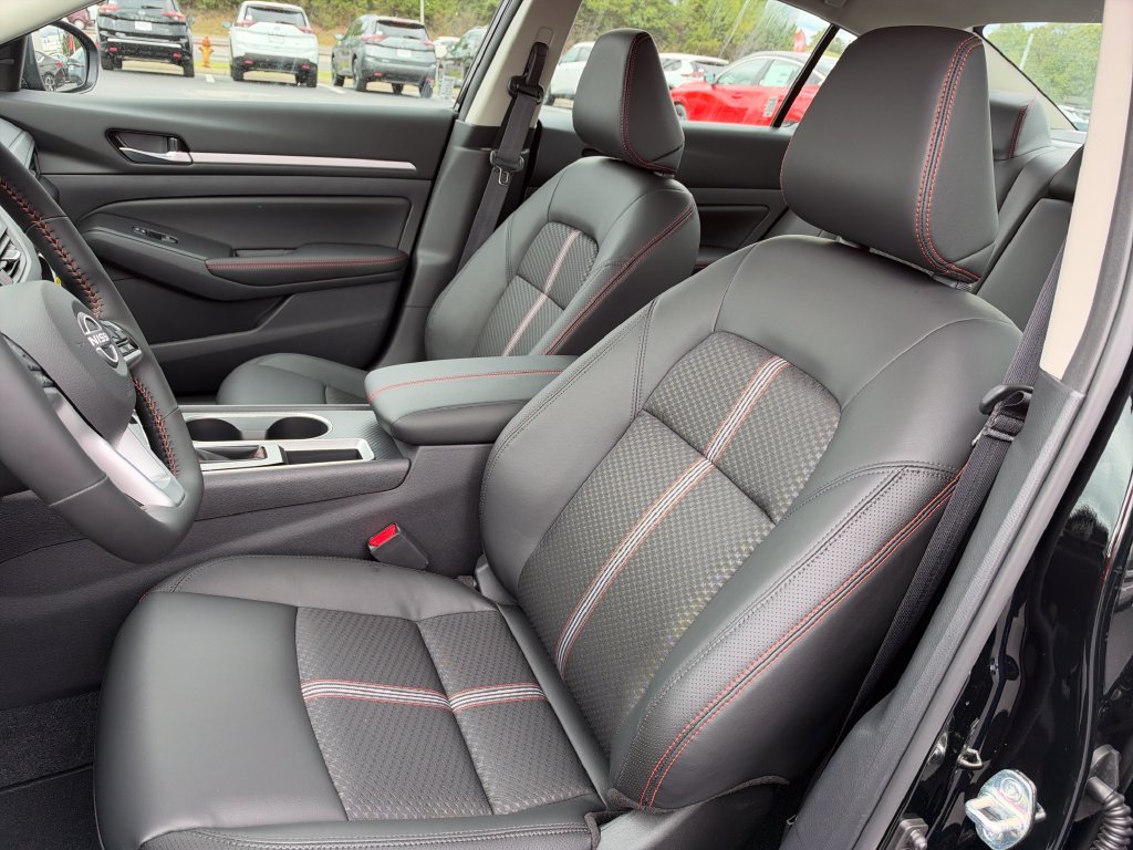 New 2026 Black Nissan 2.5 SR image 13