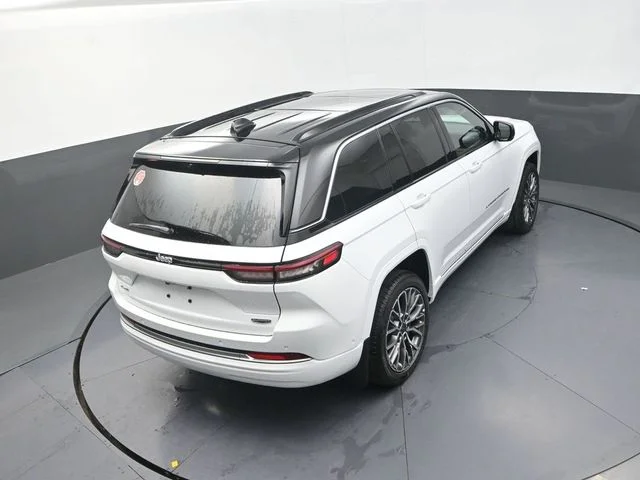 New 2026 Bright White Clear-Coat Exterior Paint Jeep Summit image 17
