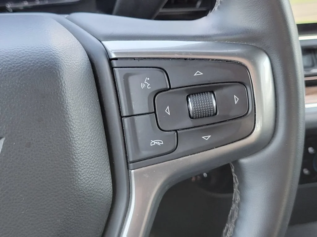 Used 2025 Black Chevrolet LT image 28
