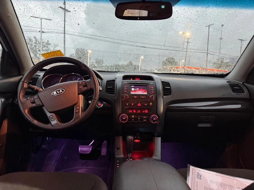 Used 2012 White Kia EX image 4