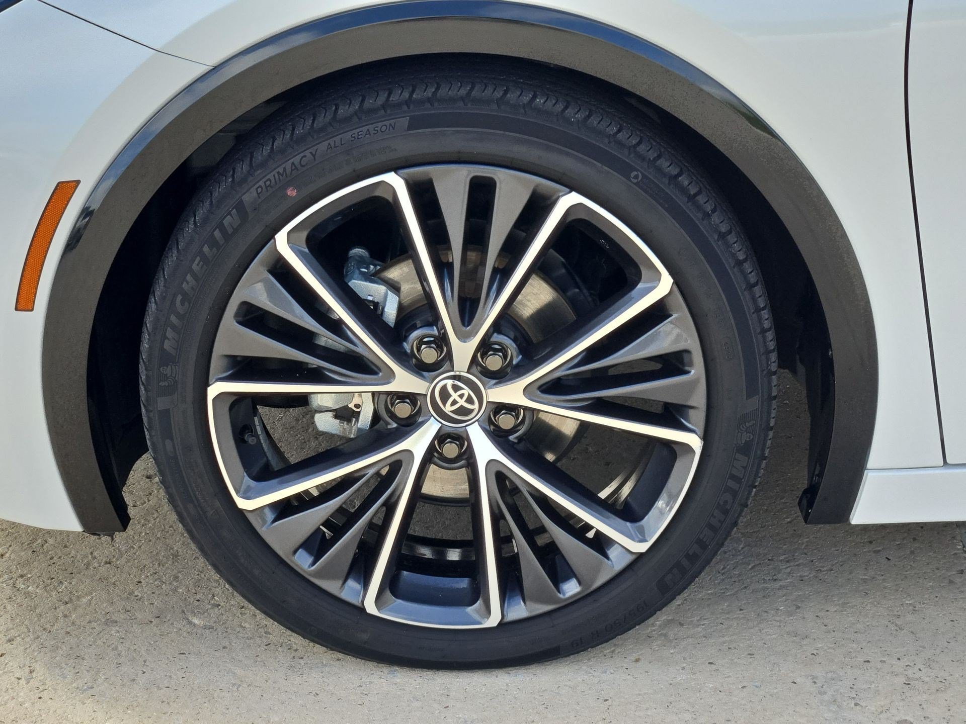 Used 2024 Pearl Toyota XLE image 11