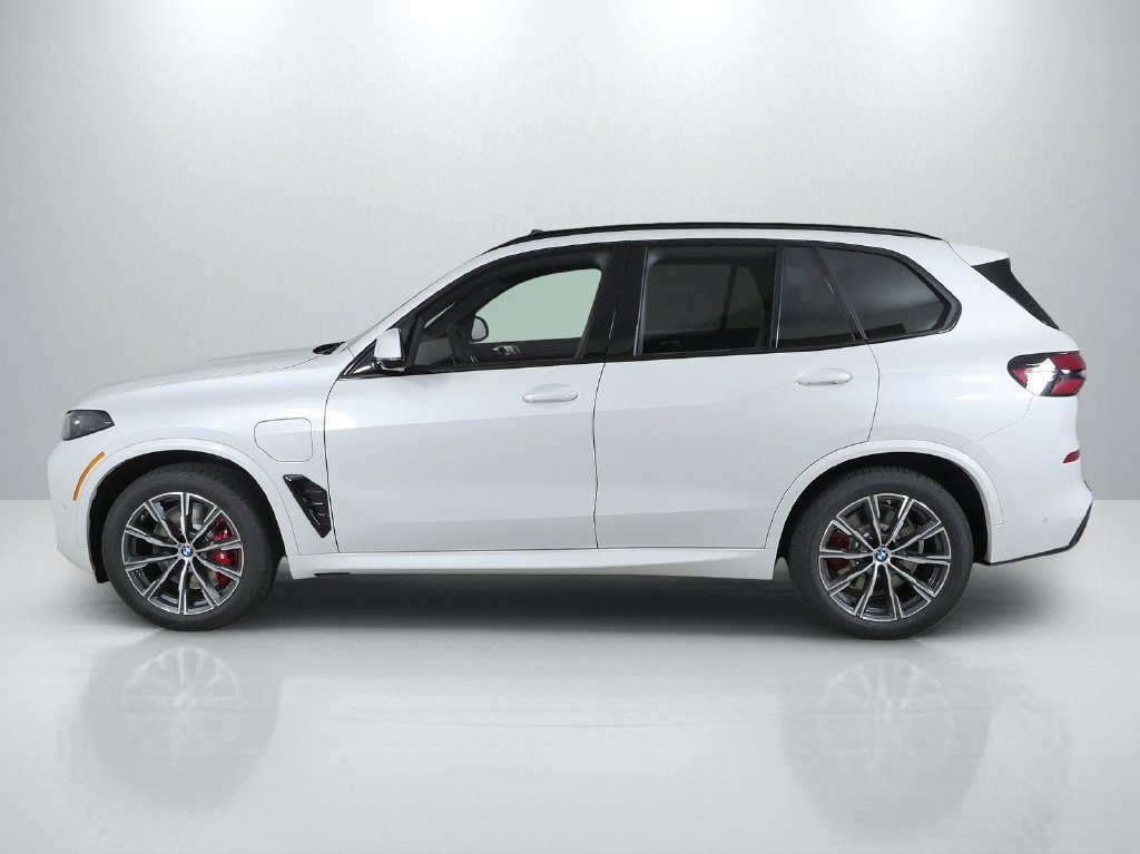 New 2026 Mineral White Metallic BMW xDrive50e image 15
