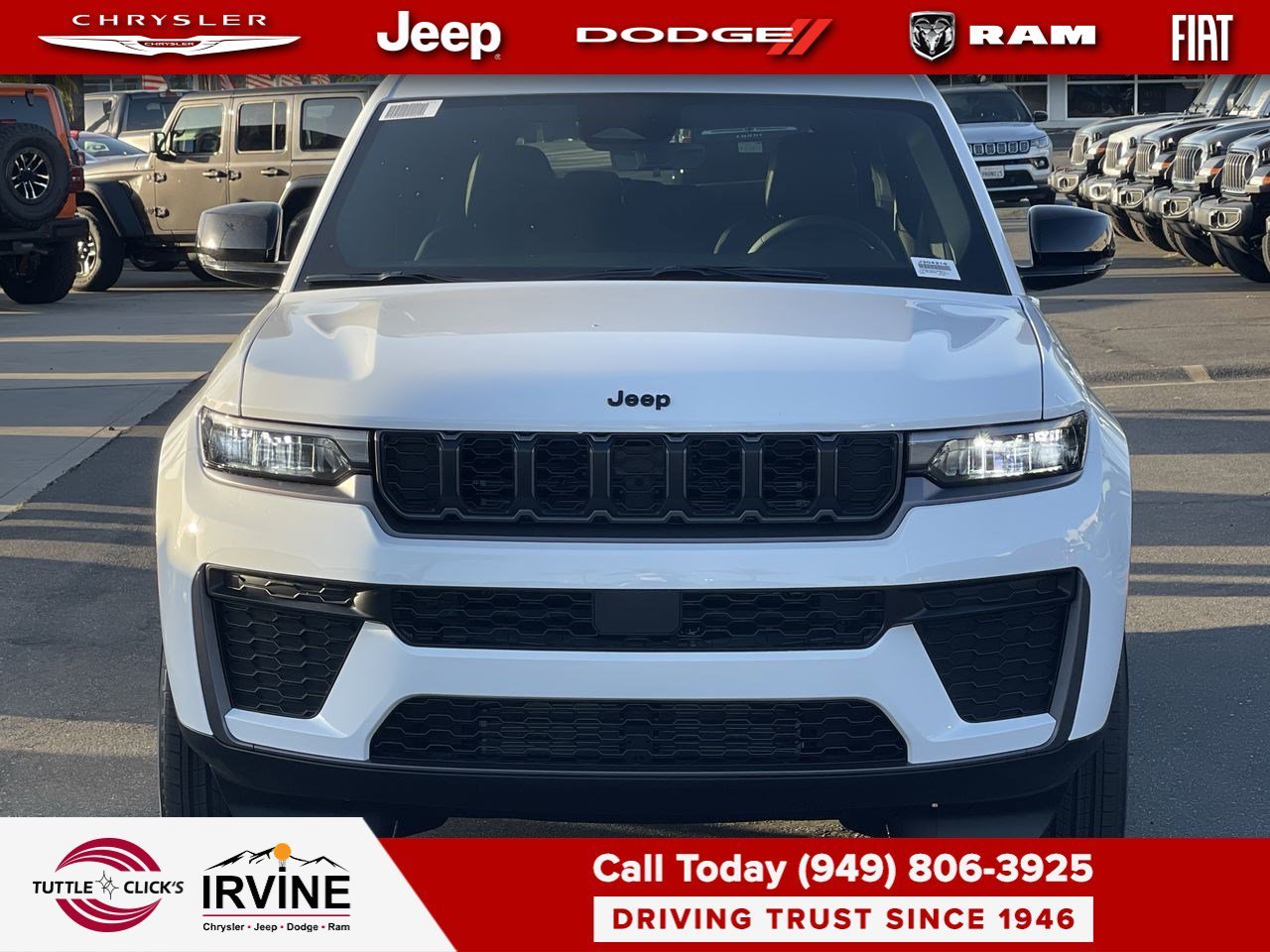 New 2026 Bright White Clear-Coat Exterior Paint Jeep Laredo Altitude image 2