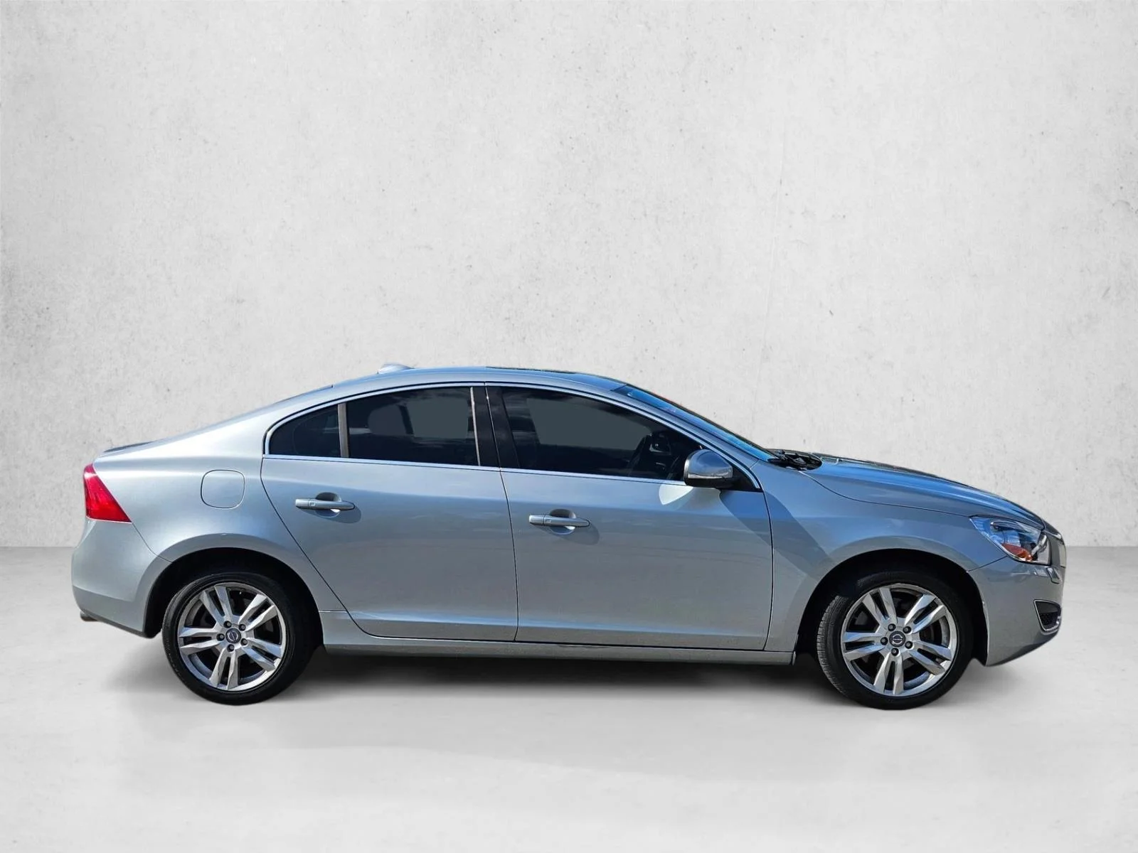 Used 2013 Electric Silver Metallic Volvo T5 image 4