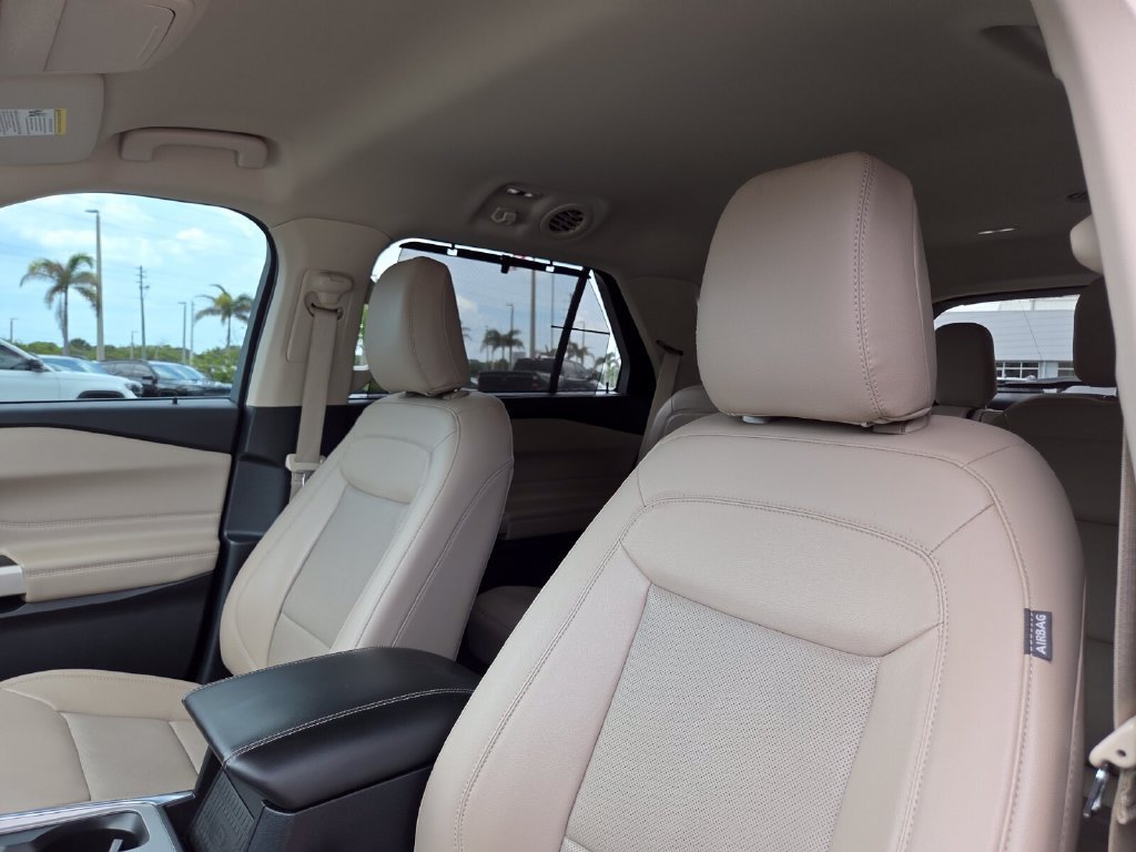 Used 2021 White Metallic Ford Limited image 29
