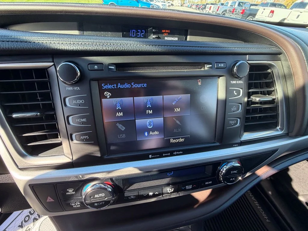 Used 2019 Blue Toyota LE Plus image 19