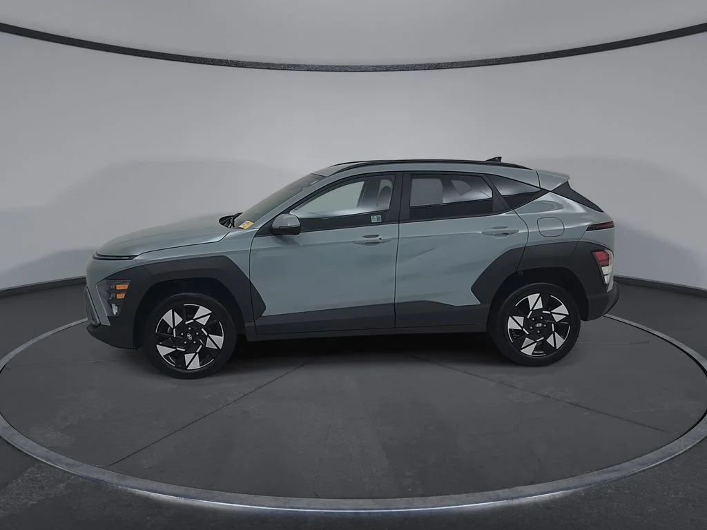 Used 2025 Green Hyundai SEL image 9