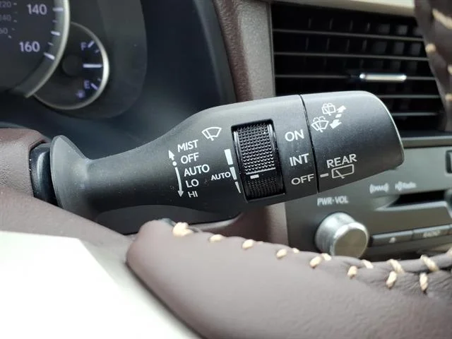 Used 2019 EMINENT WHITE PEA Lexus Base image 29