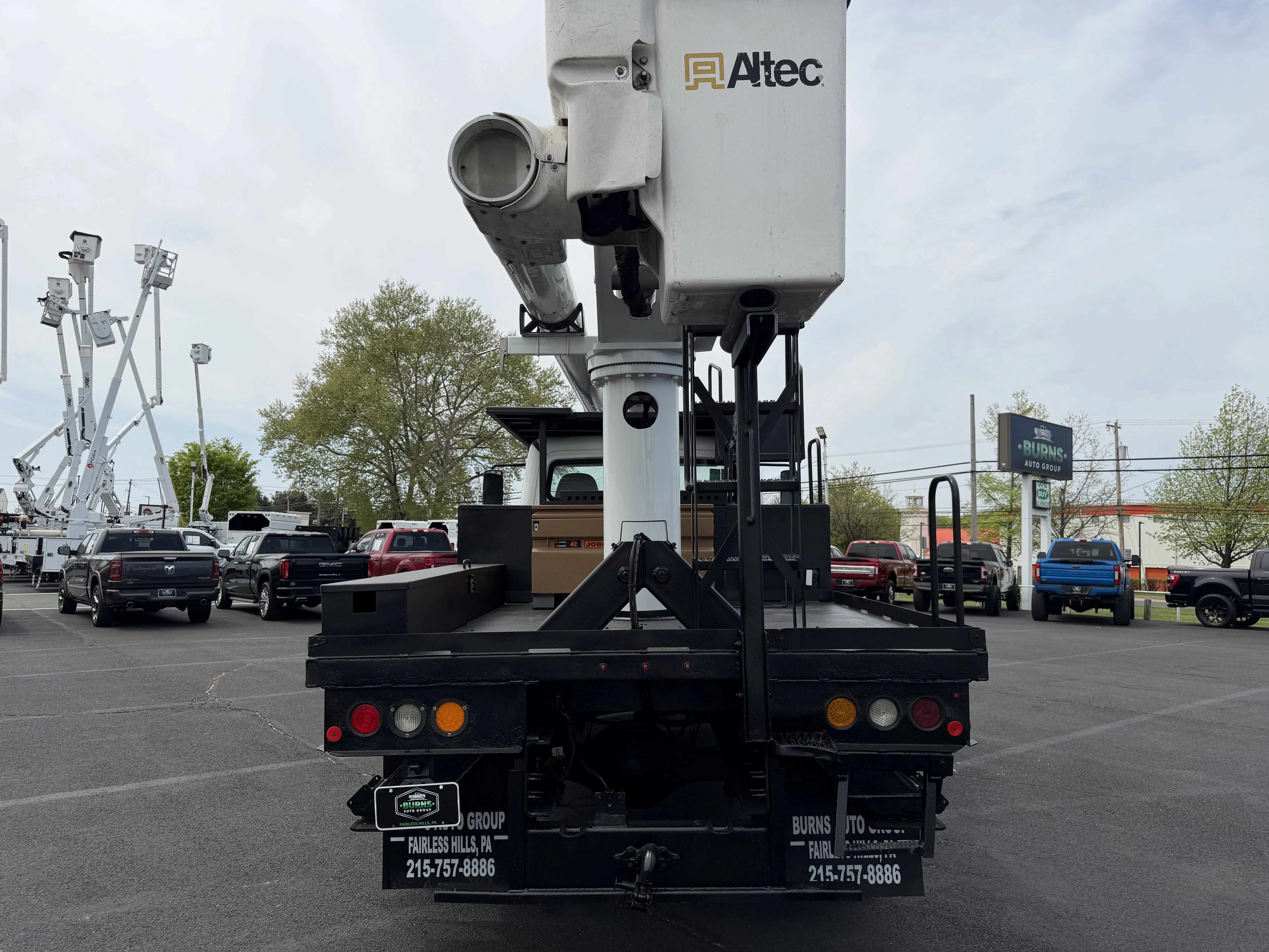 Used 2019 White FREIGHTLINER Under CDL image 6