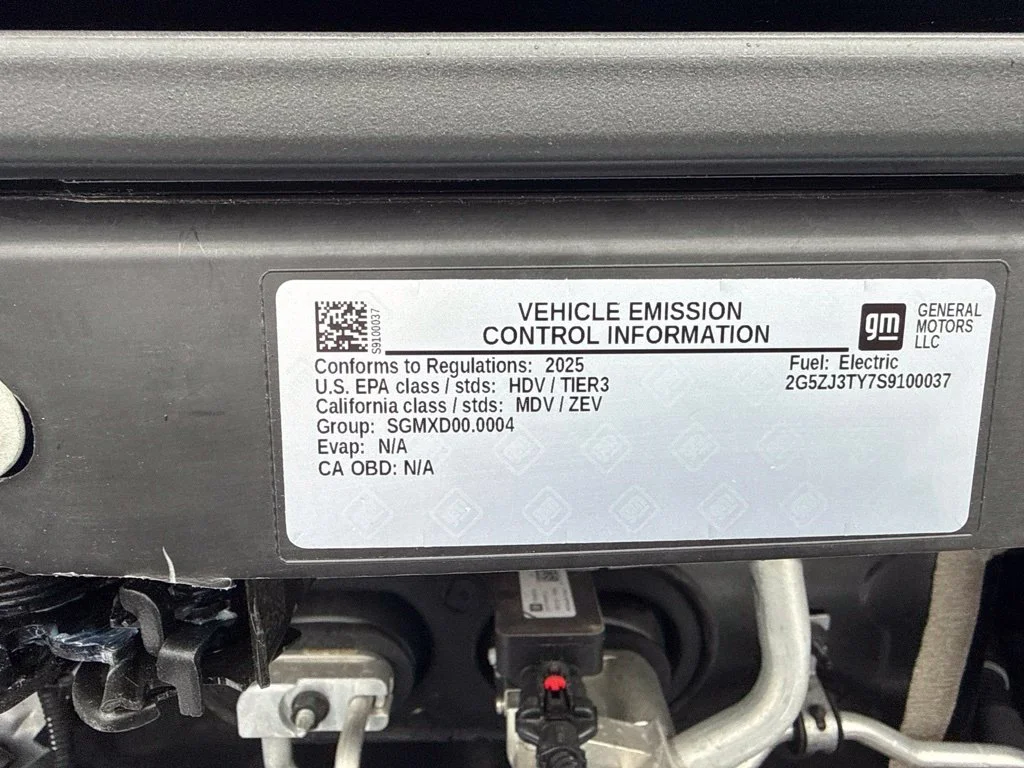 Used 2025 White Chevrolet 600 image 22