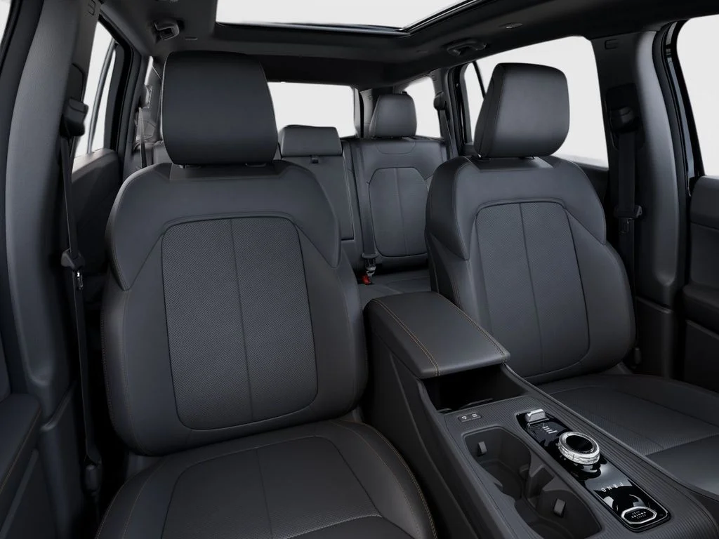 New 2026 Diamond Black Crystal Pearl-Coat Exterior Paint Jeep Limited image 18