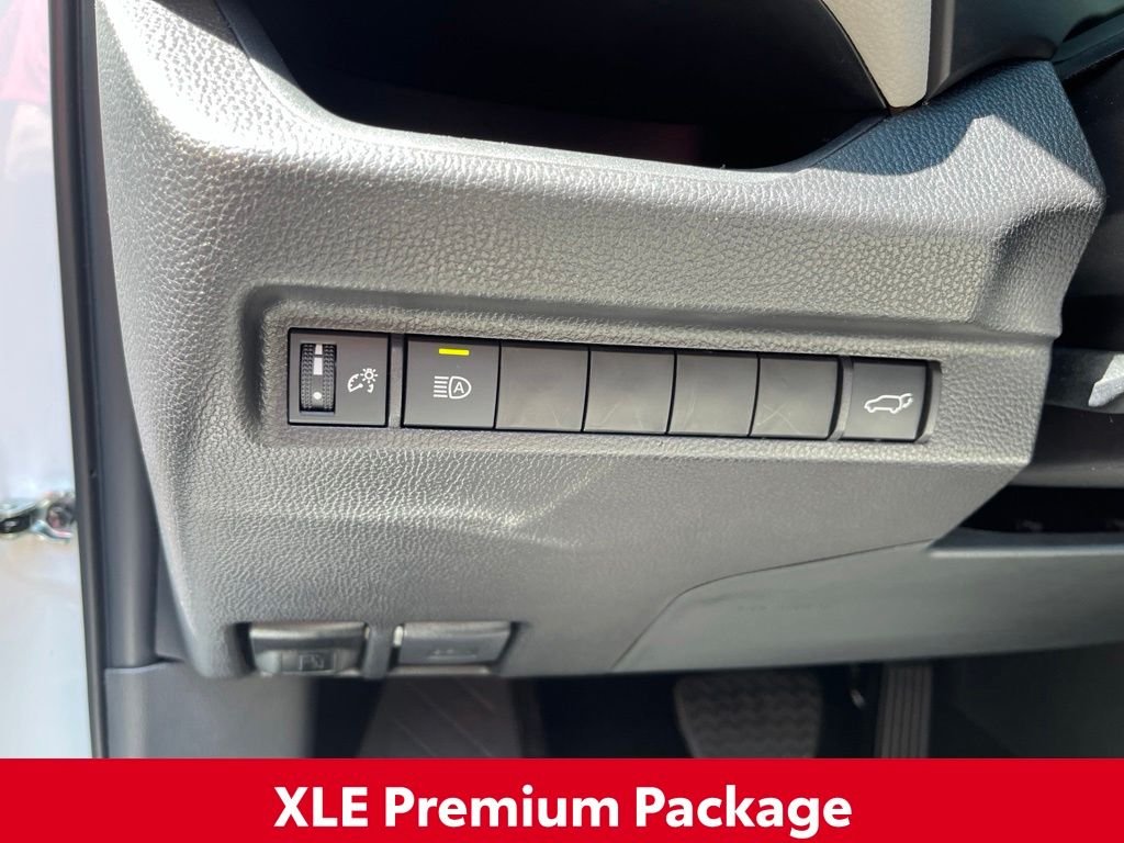 Used 2025 Beige Toyota XLE Premium image 16