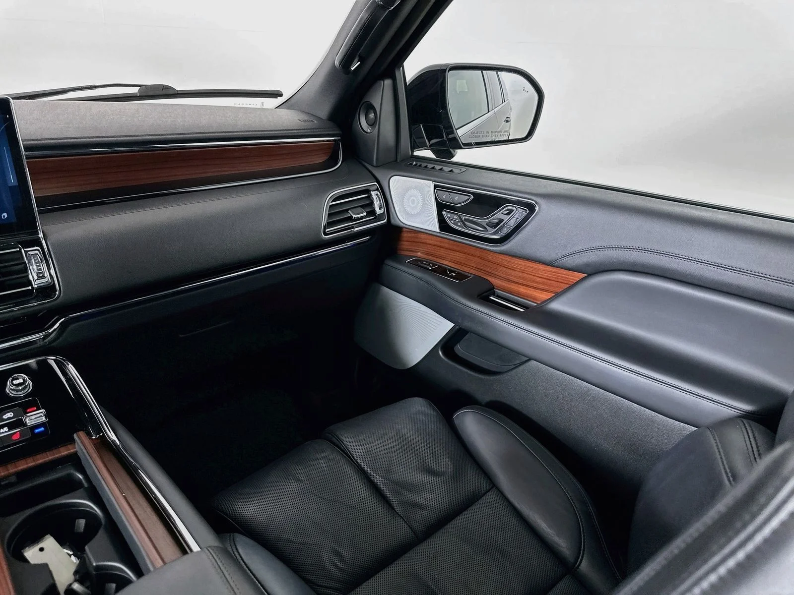 Used 2023 Gray Lincoln  image 24