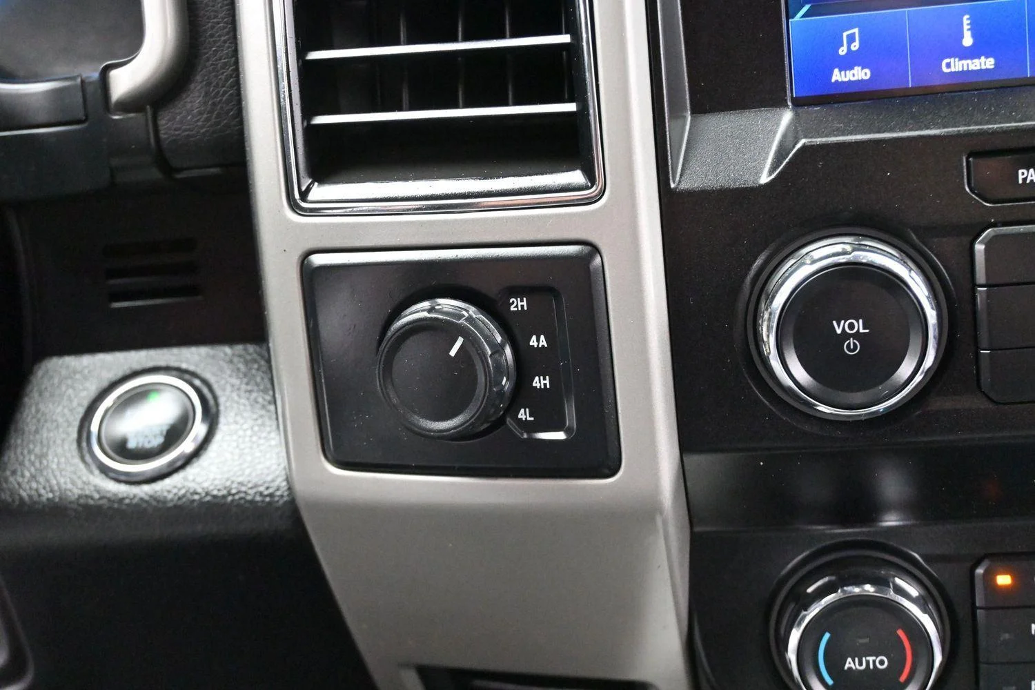 Used 2020 Magma Red Ford LARIAT image 24