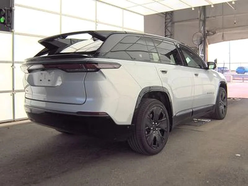 Used 2025 Silver Jeep Launch Edition image 5
