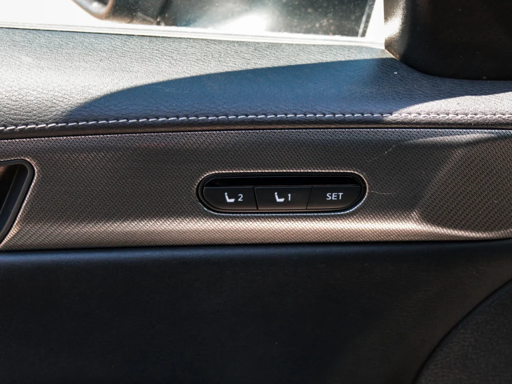 Used 2025 Graphite Shadow INFINITI LUXE image 10