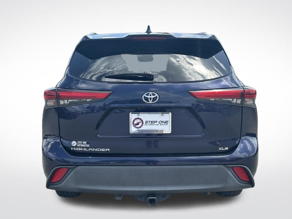 Used 2020  Toyota XLE image 5