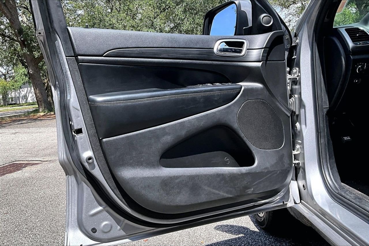 Used 2019 Silver Jeep Altitude image 17