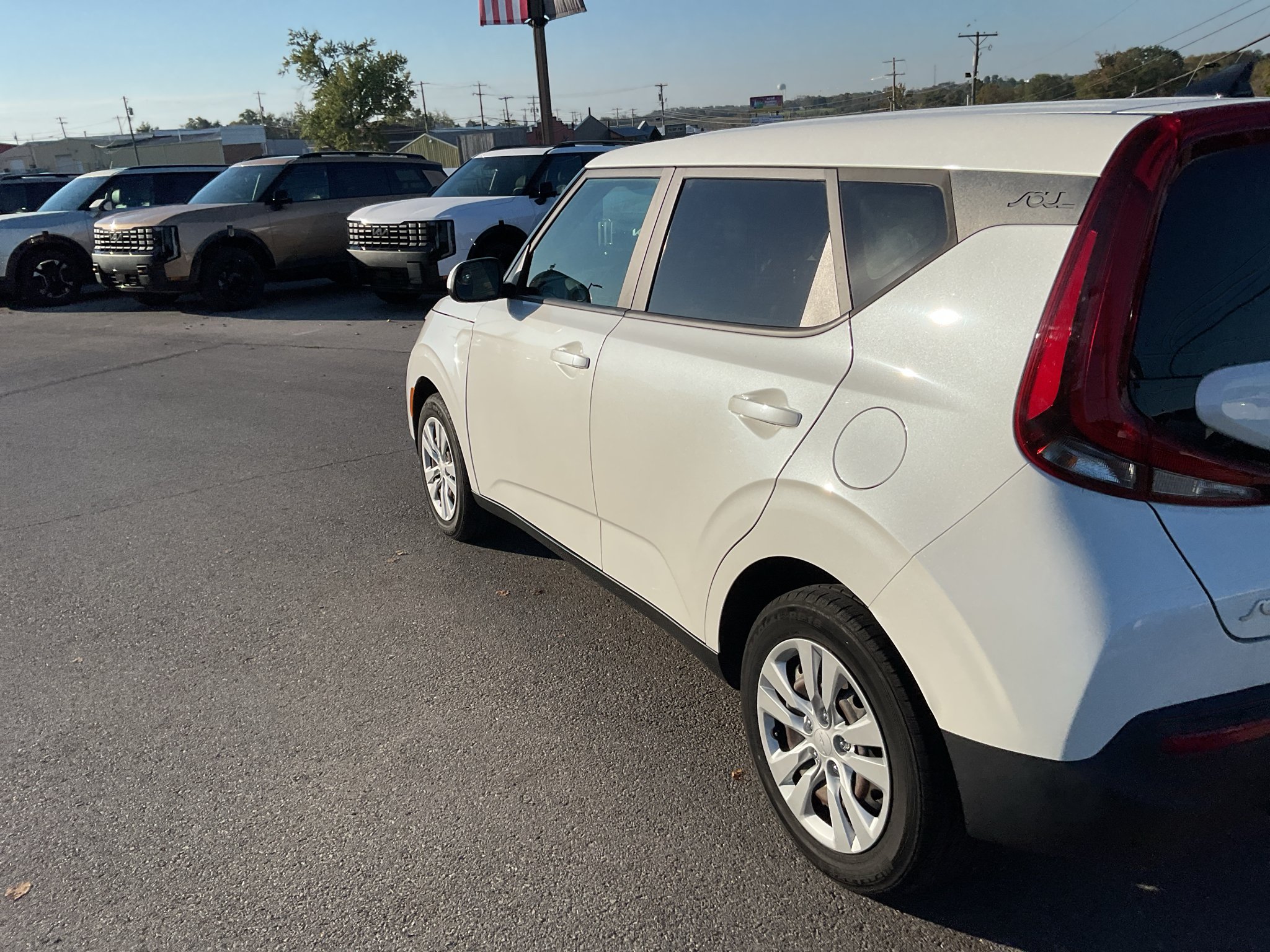 Used 2022 Snow White Pearl Kia LX image 7