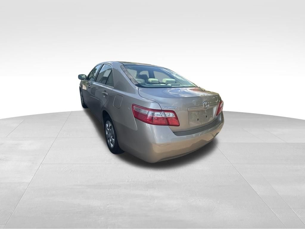 Used 2009 Gold Toyota LE image 4