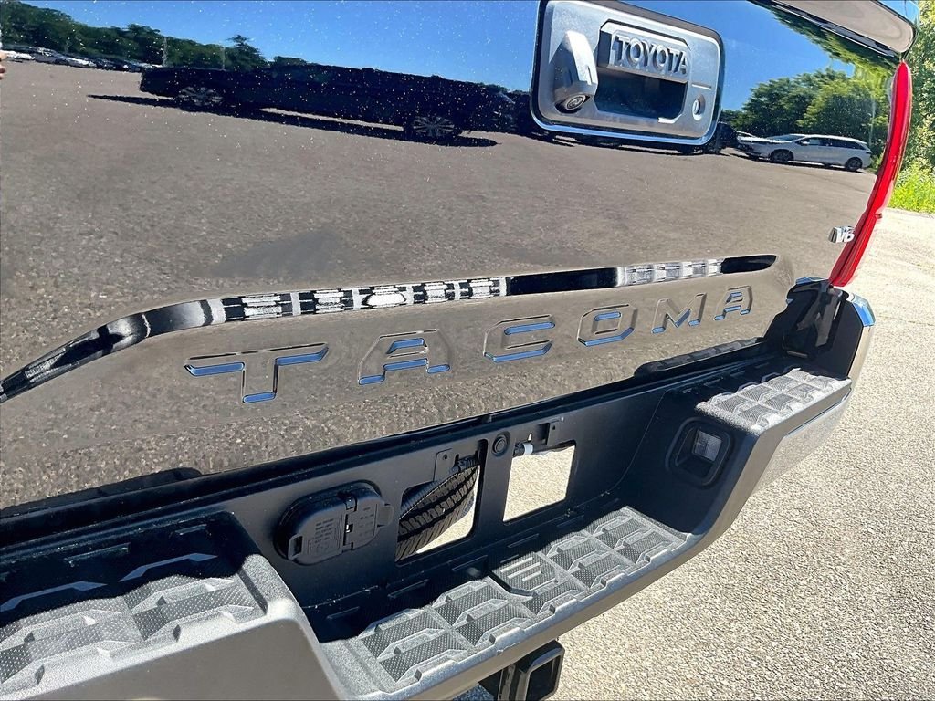 Used 2023 Black Toyota SR5 image 27