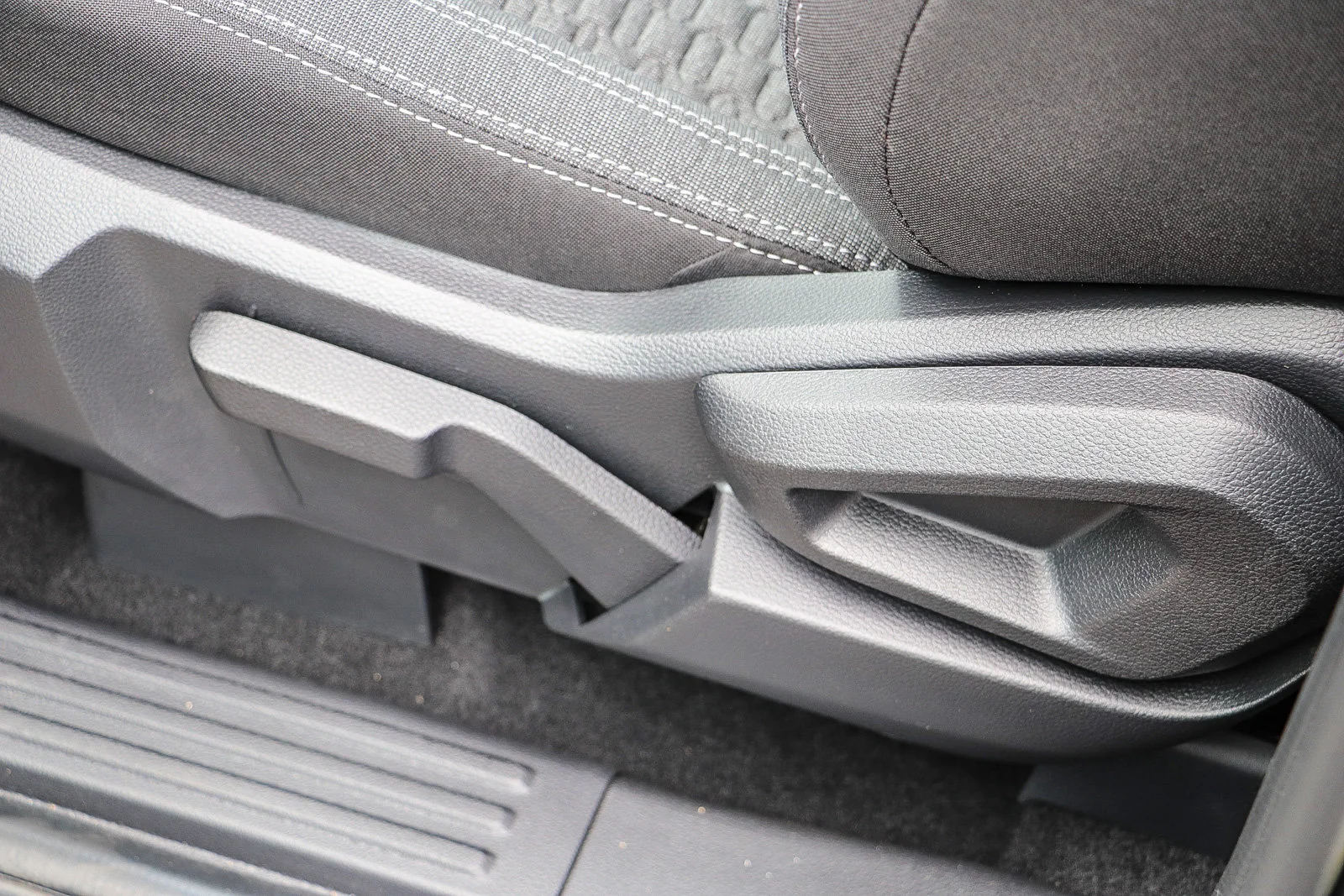 New 2026 Carbonized Gray Metallic Ford XLT image 22