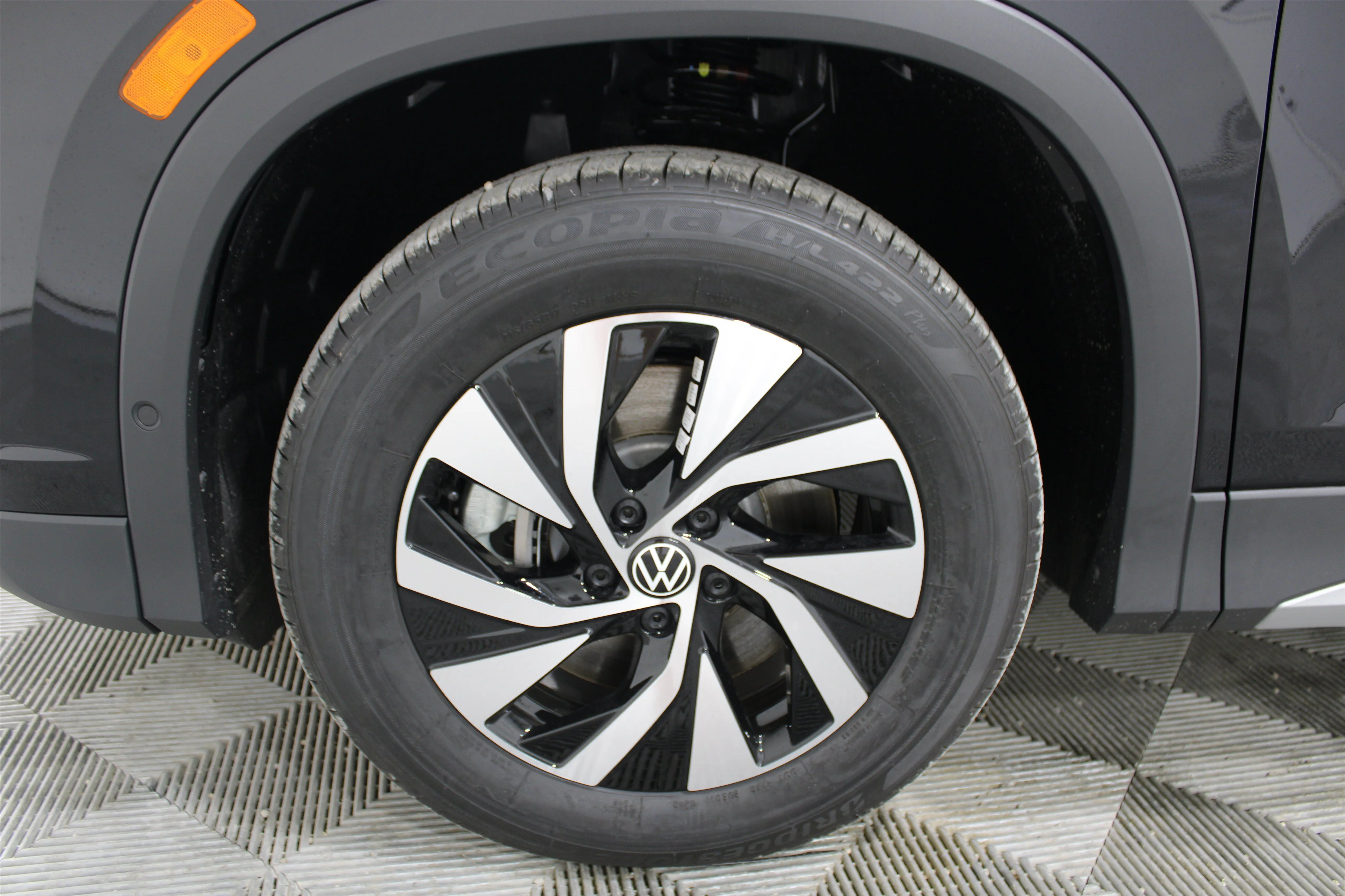 New 2026 Deep Black Pearl Volkswagen S image 32