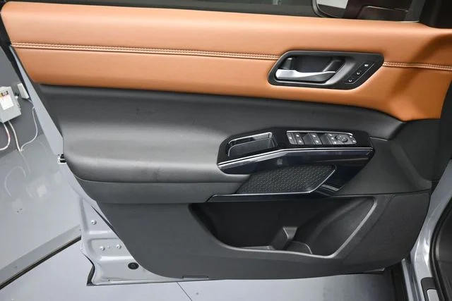 New 2026 Boulder Gray Pearl Nissan Platinum image 9