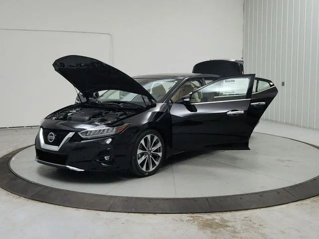 Used 2022 Black Nissan Platinum image 12