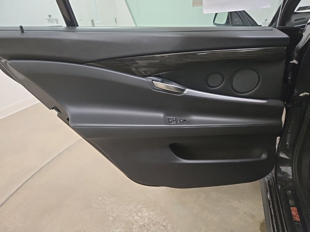 Used 2017 Dark Graphite BMW 535i xDrive Gran Turismo image 27