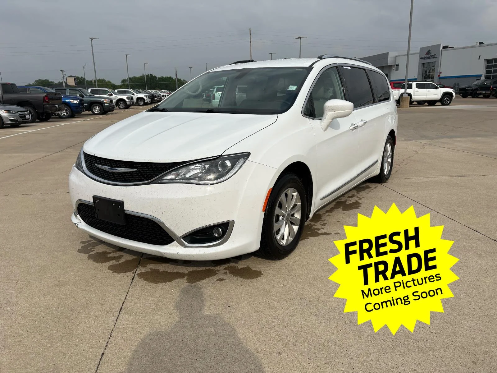 2018 Chrysler Pacifica Touring L's photo