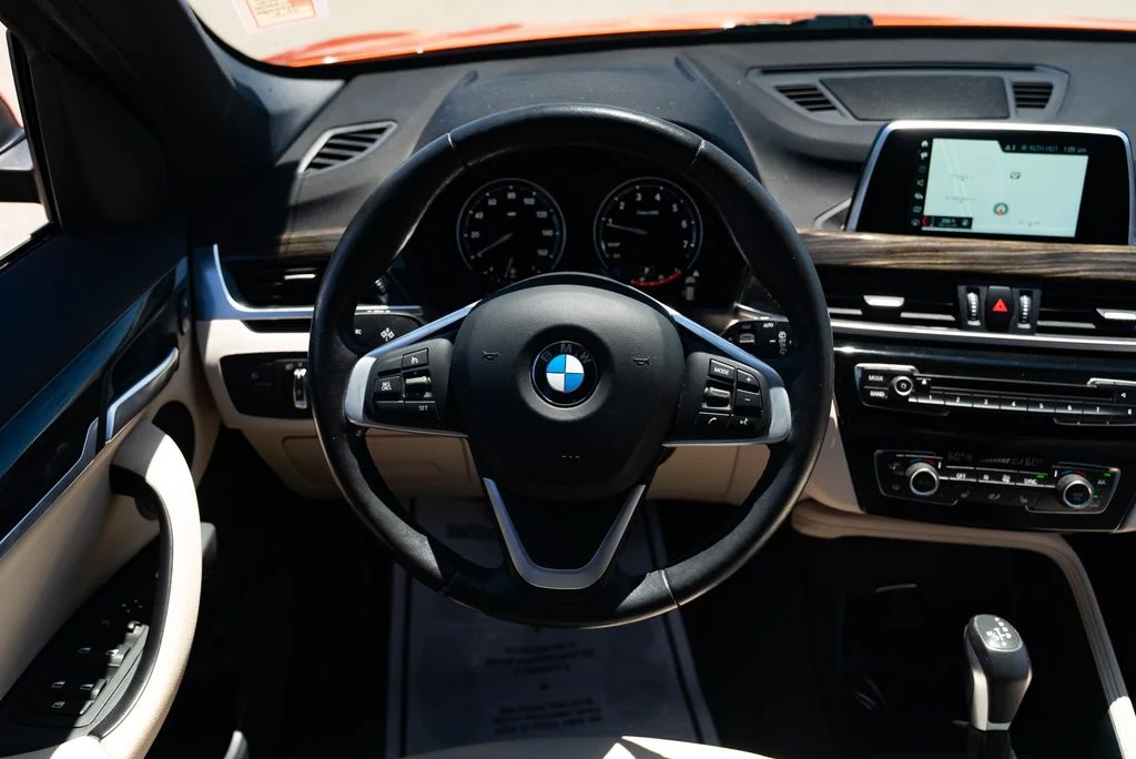 Used 2018 Orange BMW xDrive28i image 11