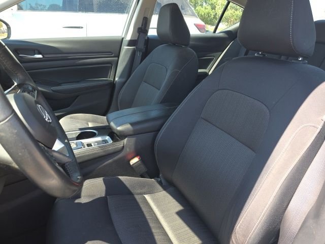 Used 2024 White Nissan 2.5 SV image 6