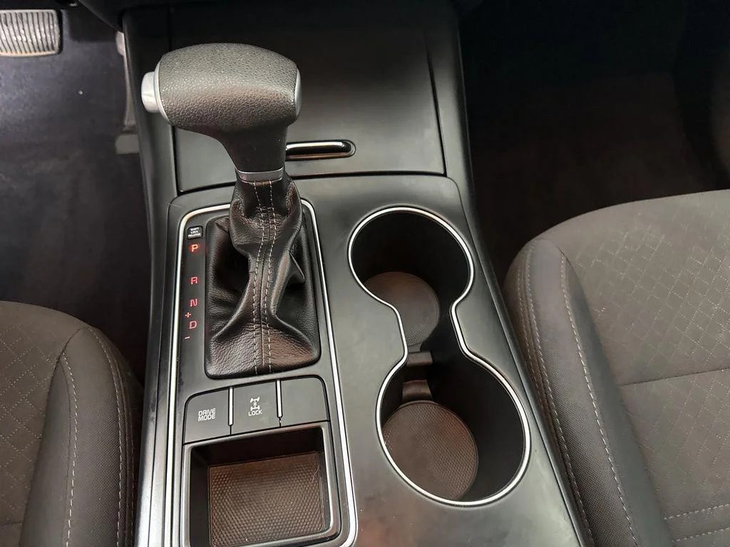 Used 2020 Snow White Pearl Kia LX image 26