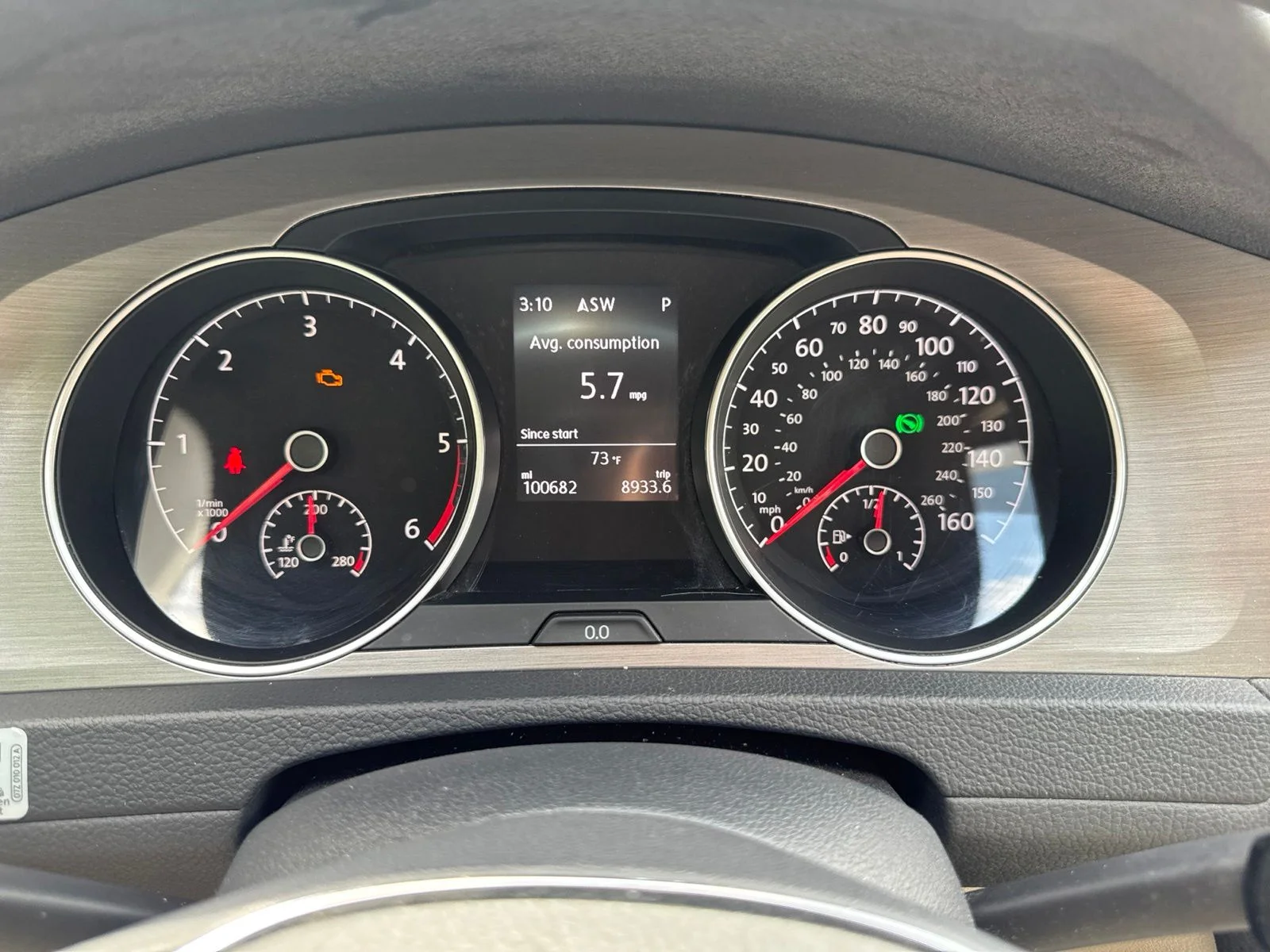Used 2015 Black Volkswagen TDI SE 4-Door image 4