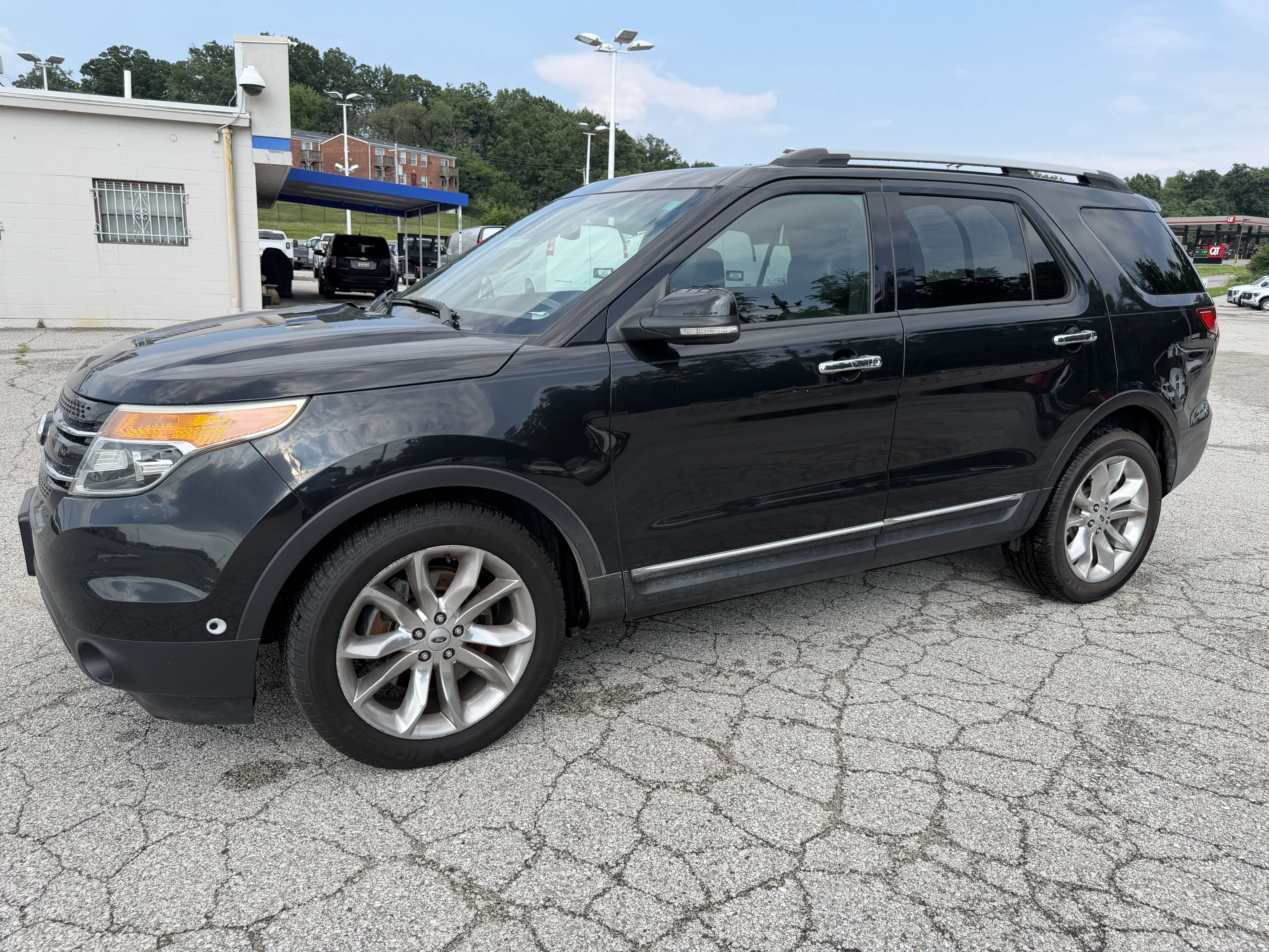 Used 2015 Tuxedo Black Metallic Ford Limited image 3