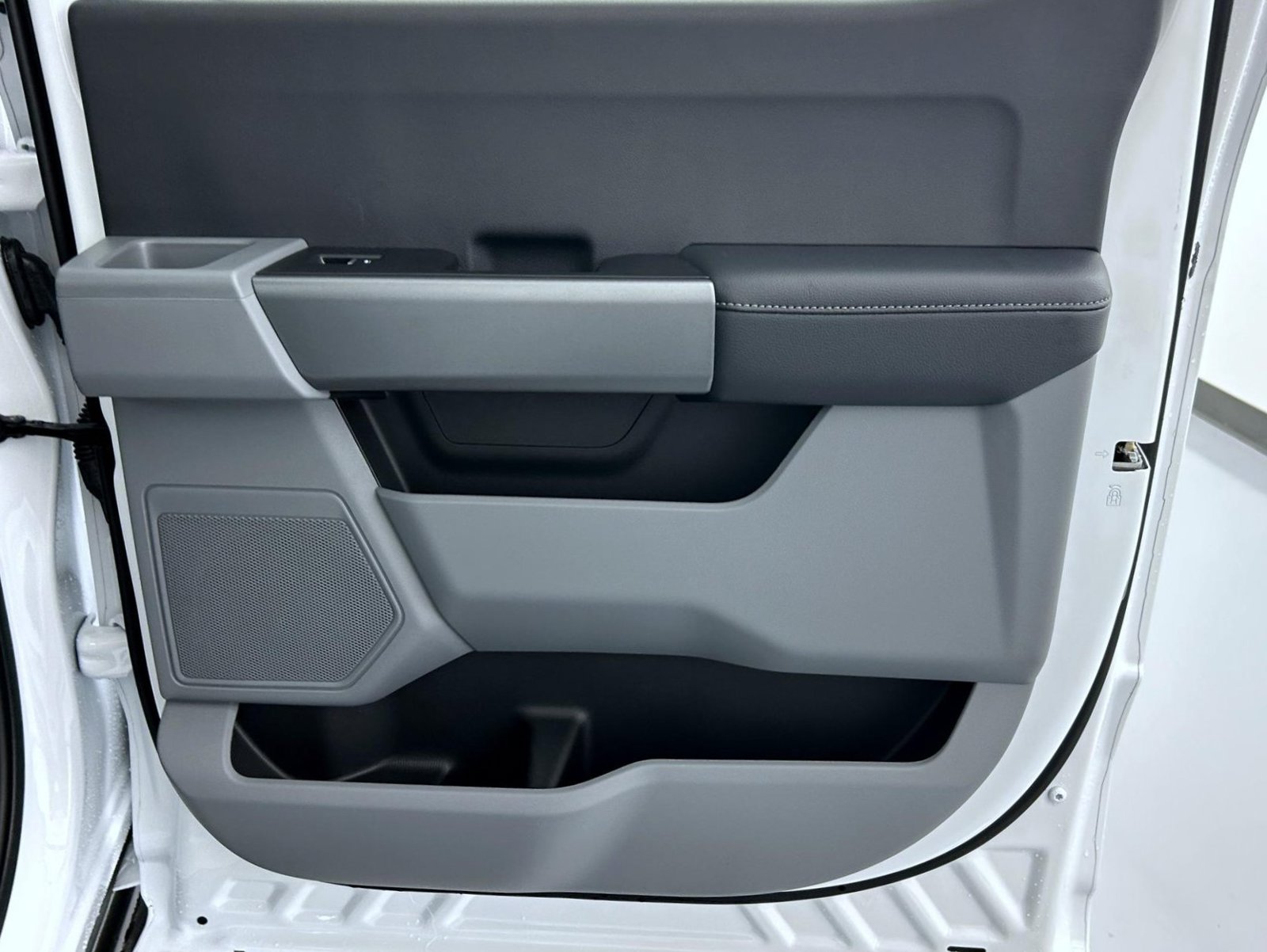 New 2026 Oxford White Ford XL image 17
