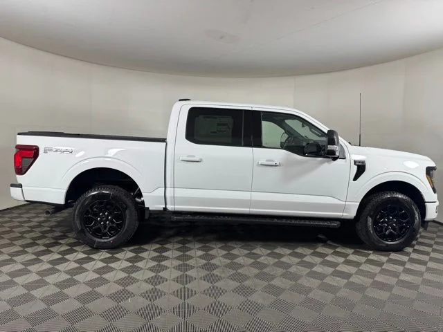 New 2026 Oxford White Ford XLT image 2
