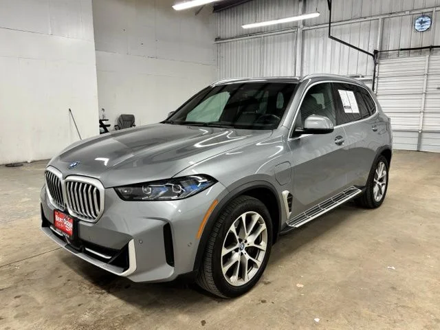 Used 2025 Gray BMW xDrive50e image 3