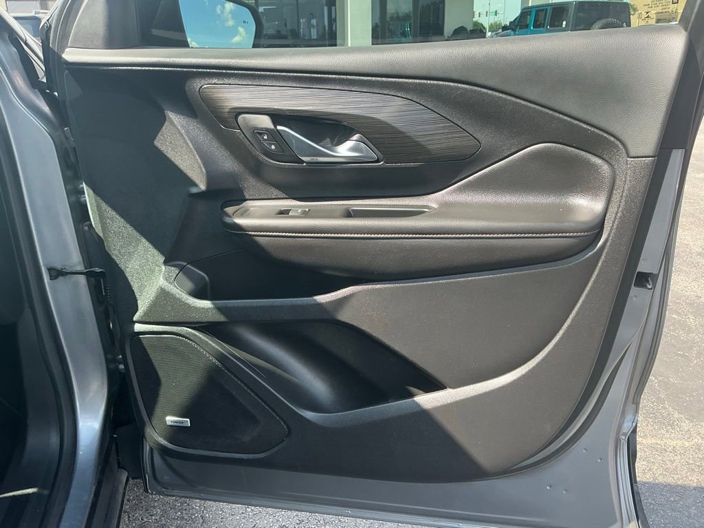 Used 2019 SATIN STEEL METALLIC GMC SLT image 17