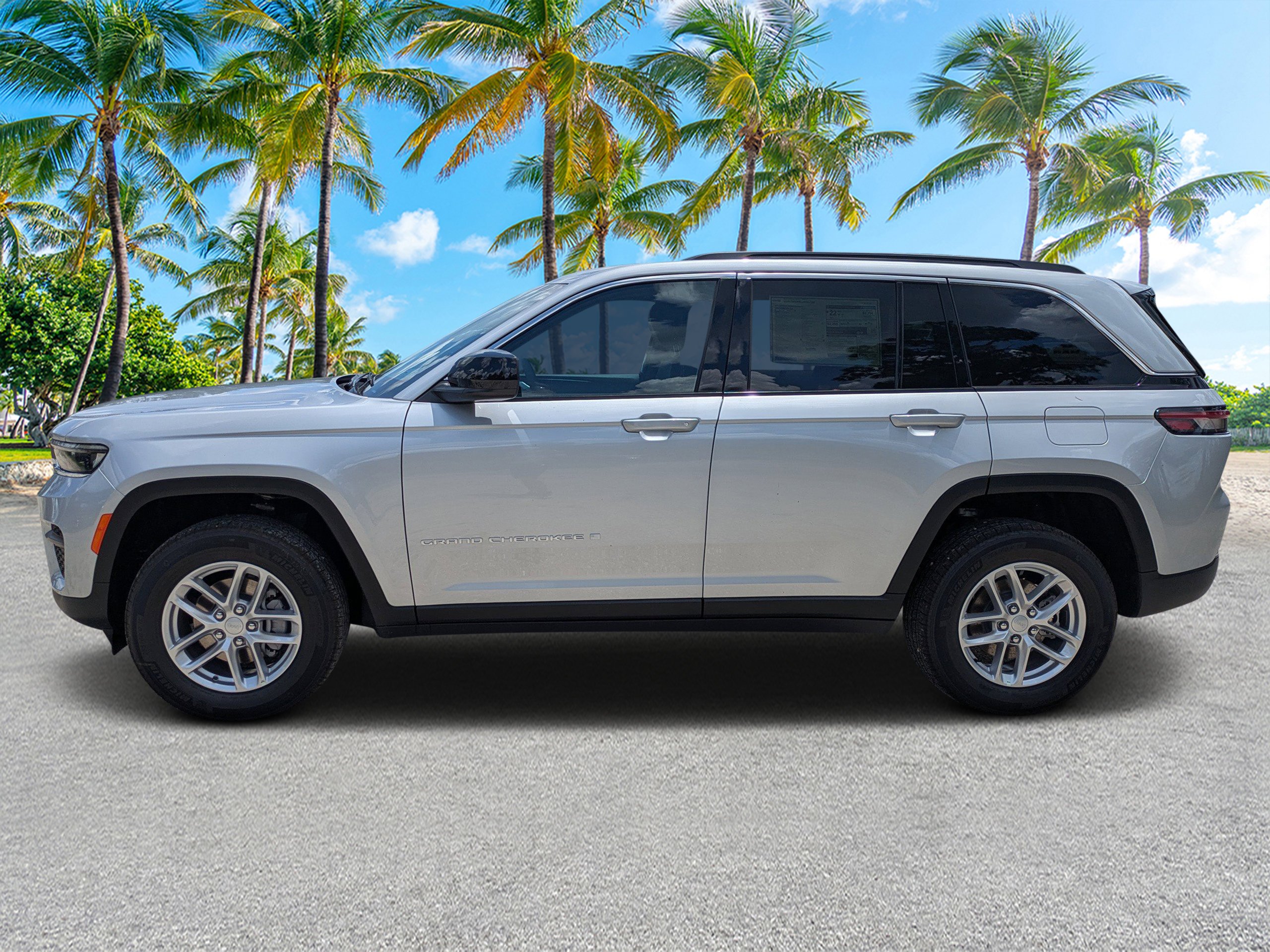 New 2026 Silver Zynith Exterior Paint Jeep Laredo X image 6