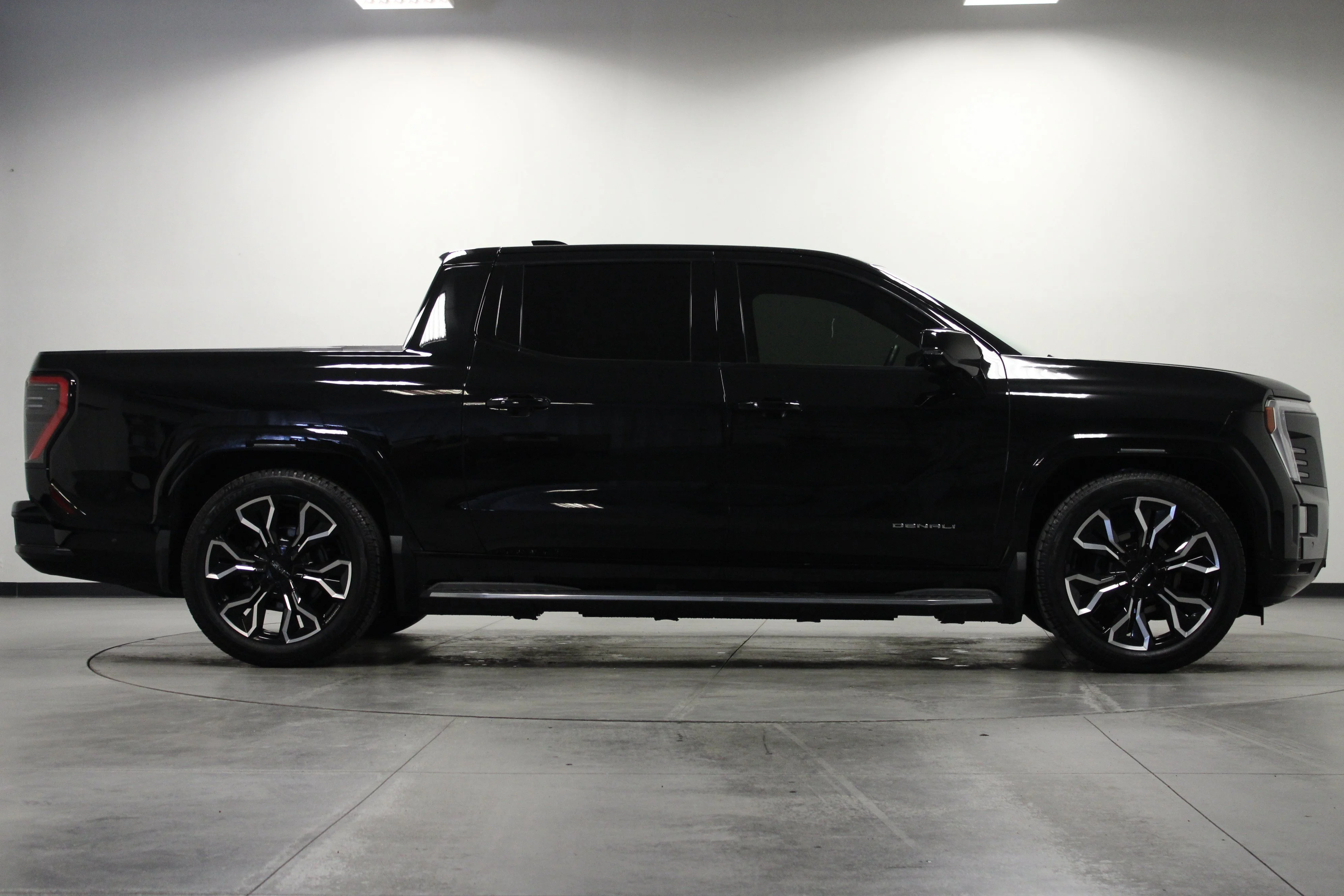 Used 2025 Onyx Black GMC Max Range Denali image 3